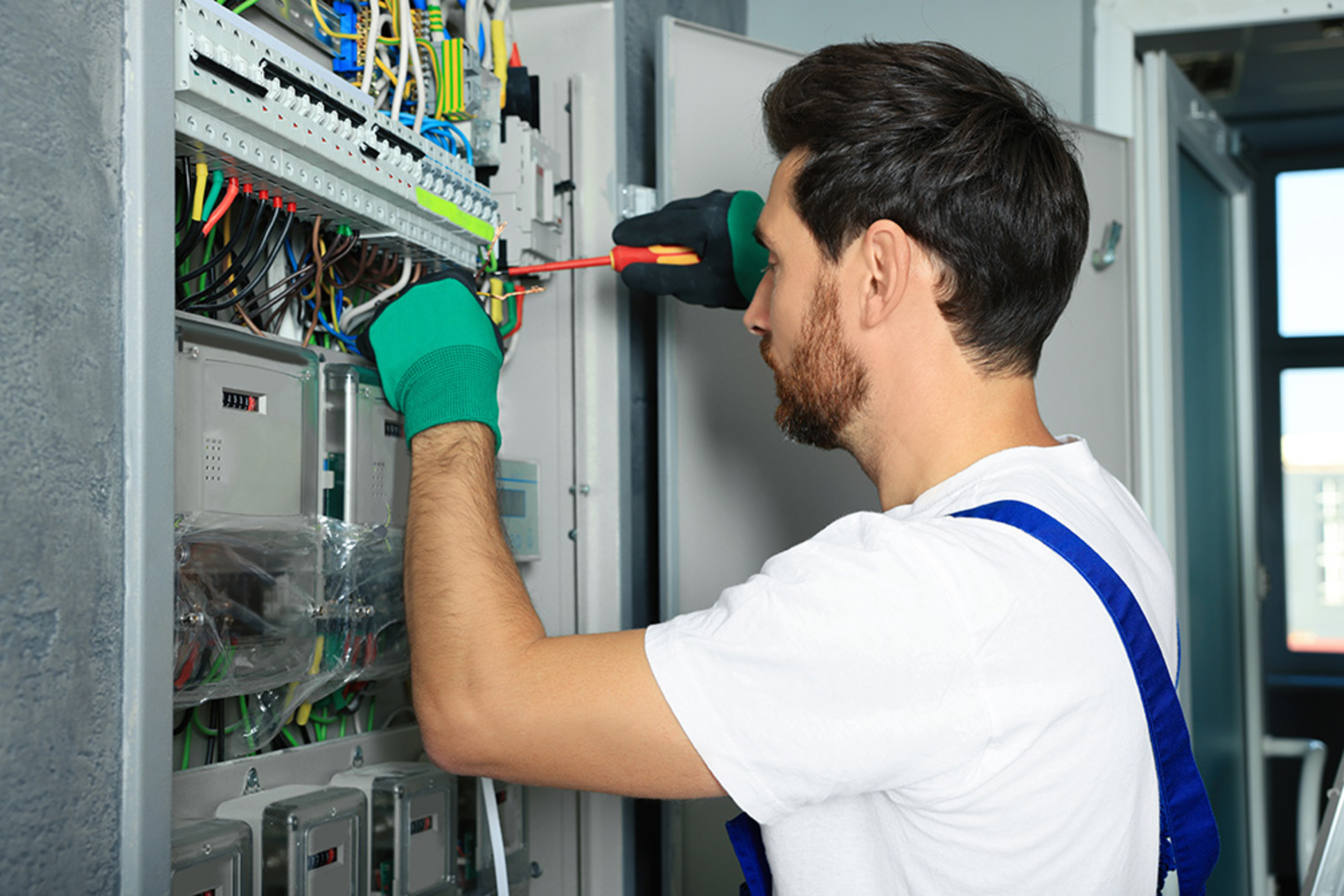 Nieder­spannungs­anlagen bei Elektrotechnik Mortka in Niederaula